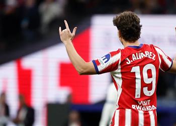 ما فعلته في كأس العالم كان خاطئًا.. أبرز ما قاله ألفاريز يعتذر لجماهير أتلتيكو مدريد بسبب برشلونة