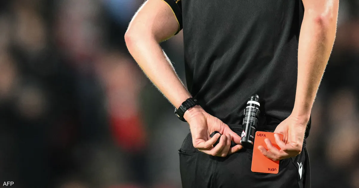 قرار جديد يغير طريقة معاقبة "شدّ الشعر" في ملاعب كرة القدم